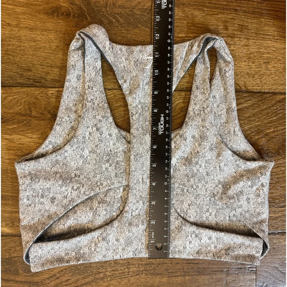 GymShark‎ Womens Sports Bra Medium Dry Management Gray Discontinued Ladies Top